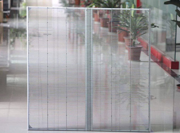 Şeffaf LED ekranlar harika görünüyor ancak gerçek dünya kullanımında nasıl performans gösteriyorlar?